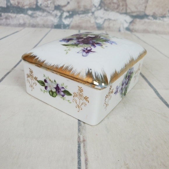 Vintage Shafford Handpainted Cigarette Box  with 2 Ashtrays Violets Gold Gild - Picture 5 of 13